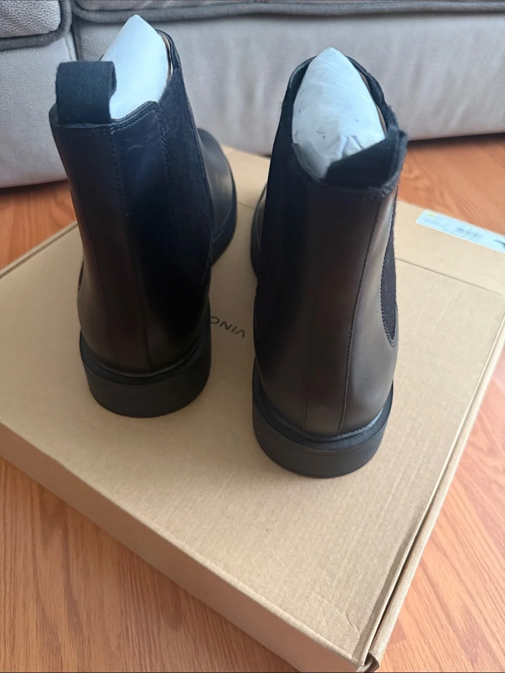 Vince Men's Black Leather Chelsea Chukka Boots